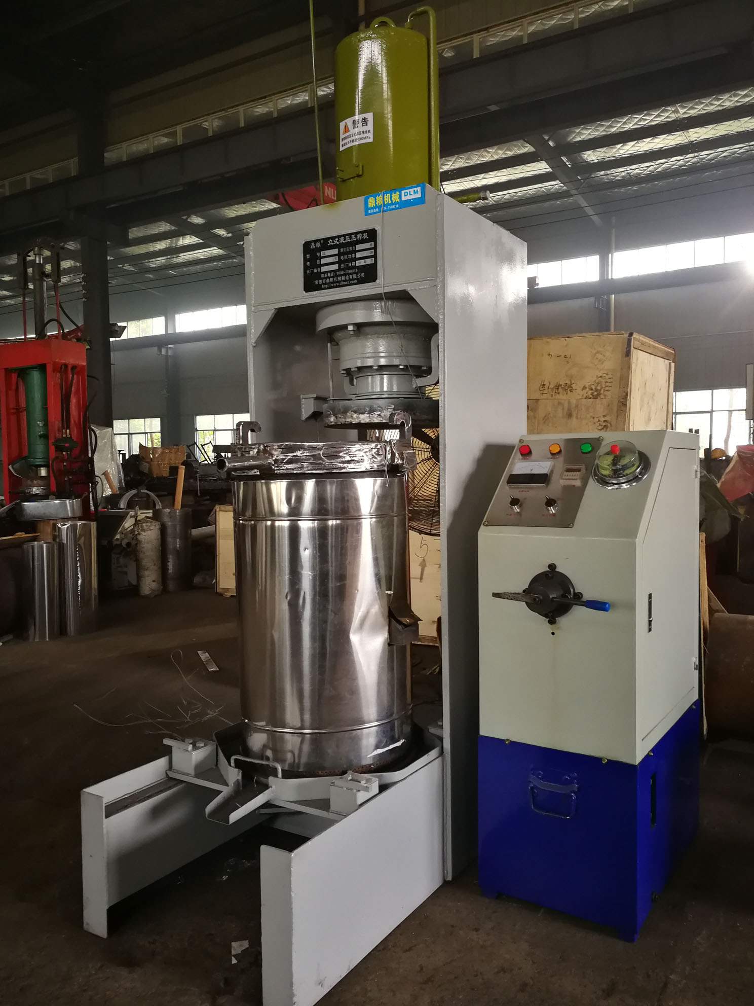 不銹鋼超高壓立式液壓壓榨機，果汁壓榨機，果渣壓榨機，藥材壓榨，油渣處理，白土壓榨